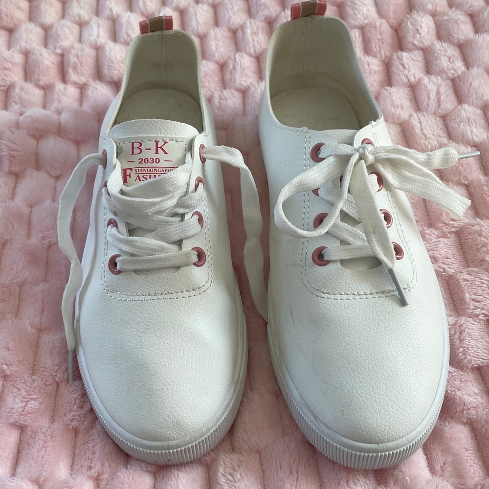 White Sneakers with pink details B-K 2030 Amazon synthetic faux leather, 9.5
